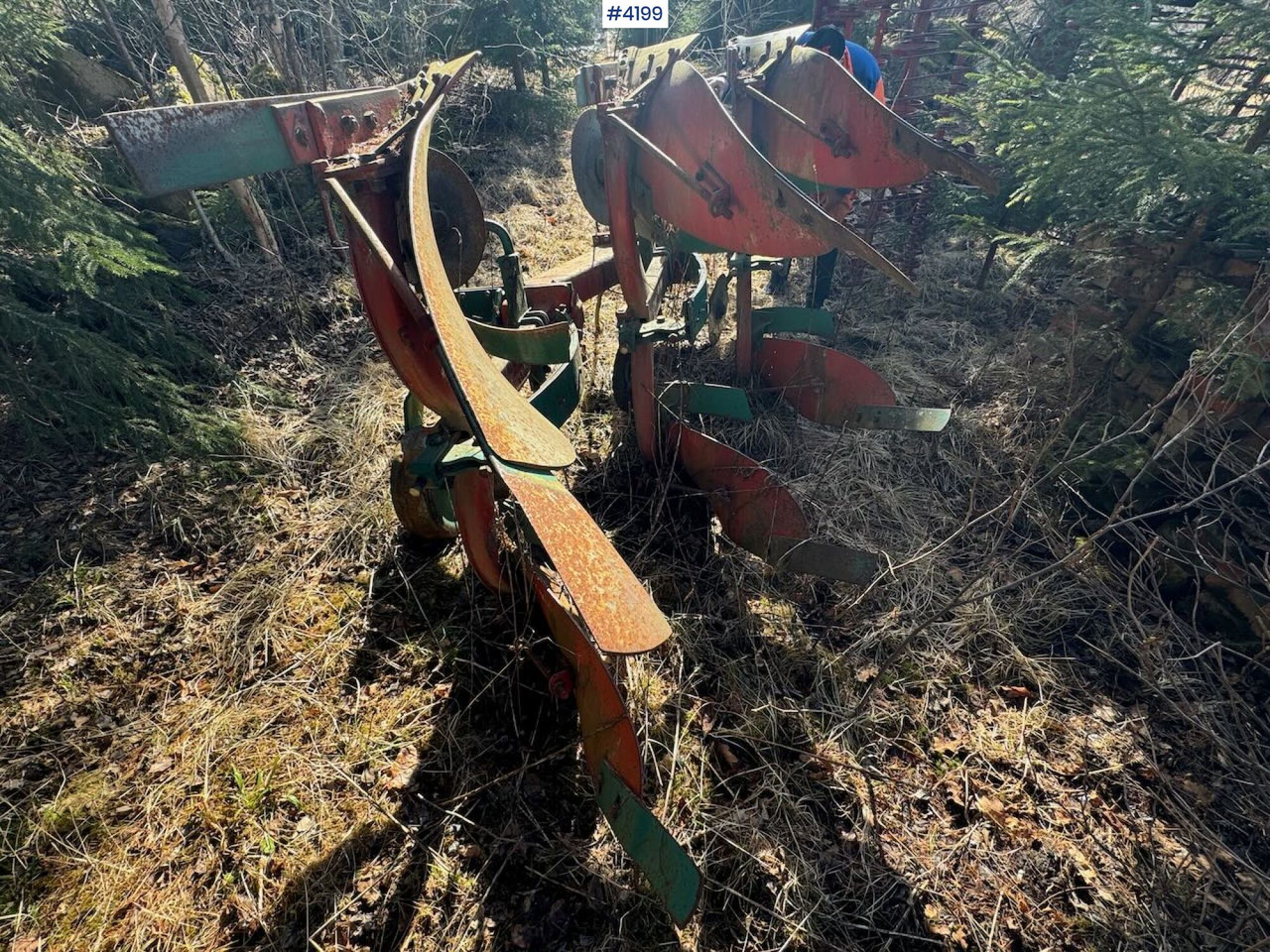 Kverneland 3-furrow reversible plow - Soil tillage equipment: picture 1 Kverneland 3-furrow reversible plow - Soil tillage equipment: picture 1