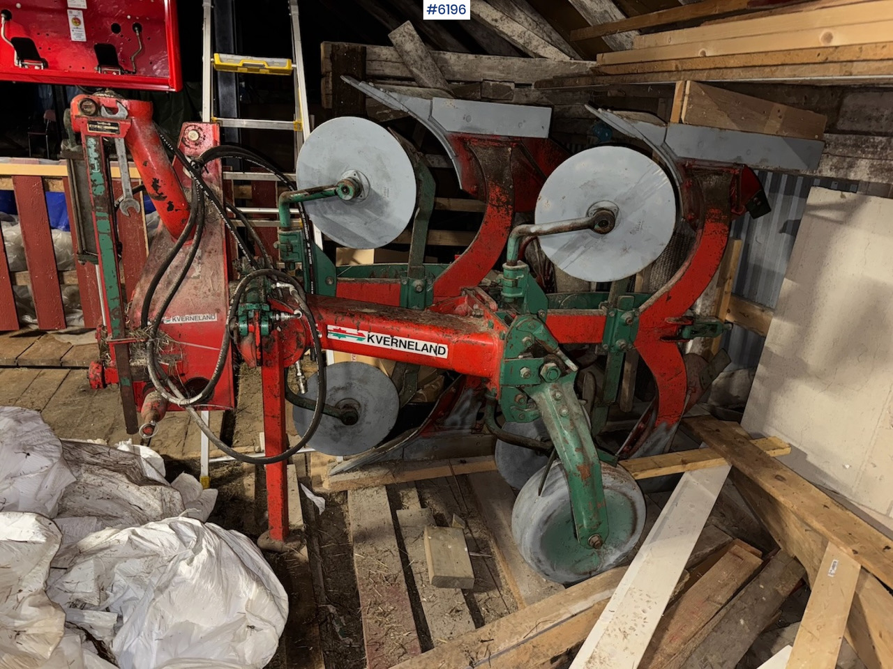 Kverneland Mod. E 3 2-furrow reversible plough. - Soil tillage equipment: picture 4 Kverneland Mod. E 3 2-furrow reversible plough. - Soil tillage equipment: picture 4