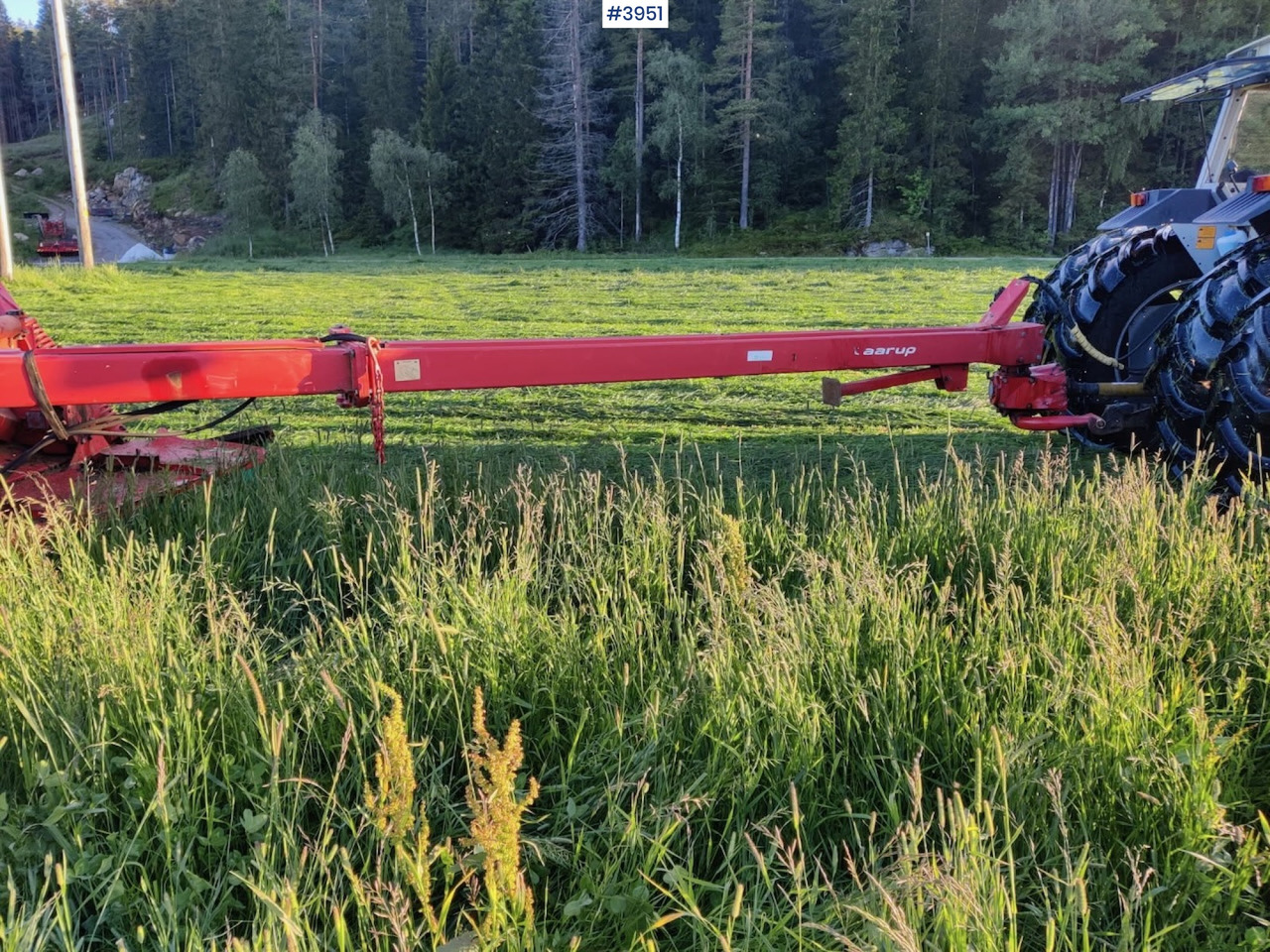 Kverneland Taarup 4040 C Mowing machine w/undercarriage - Hay and forage equipment: picture 4 Kverneland Taarup 4040 C Mowing machine w/undercarriage - Hay and forage equipment: picture 4