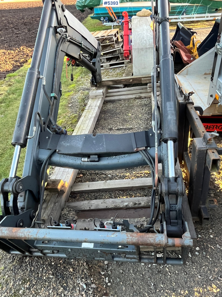 Farm tractor Valtra T 174 E Twintrac Tractor: picture 17