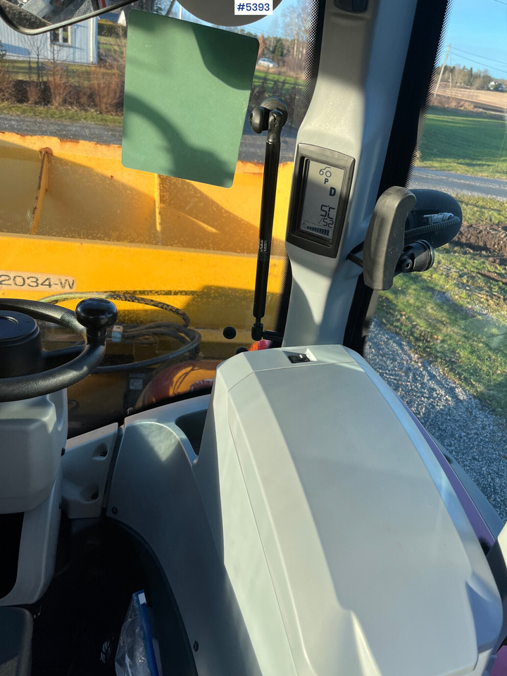Farm tractor Valtra T 174 E Twintrac Tractor: picture 12