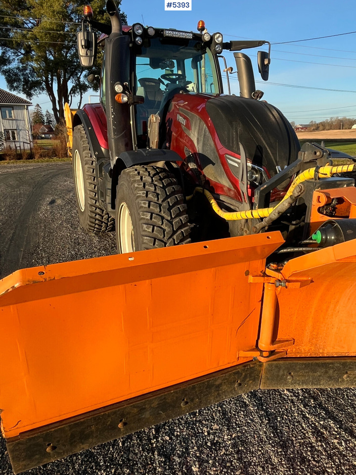 Valtra T 174 E Twintrac Tractor - Farm tractor: picture 4 Valtra T 174 E Twintrac Tractor - Farm tractor: picture 4