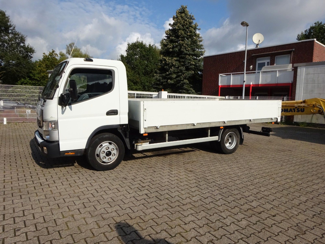 FUSO CANTER 7C15 Pritsche 4x2 - Flatbed van: picture 4 FUSO CANTER 7C15 Pritsche 4x2 - Flatbed van: picture 4