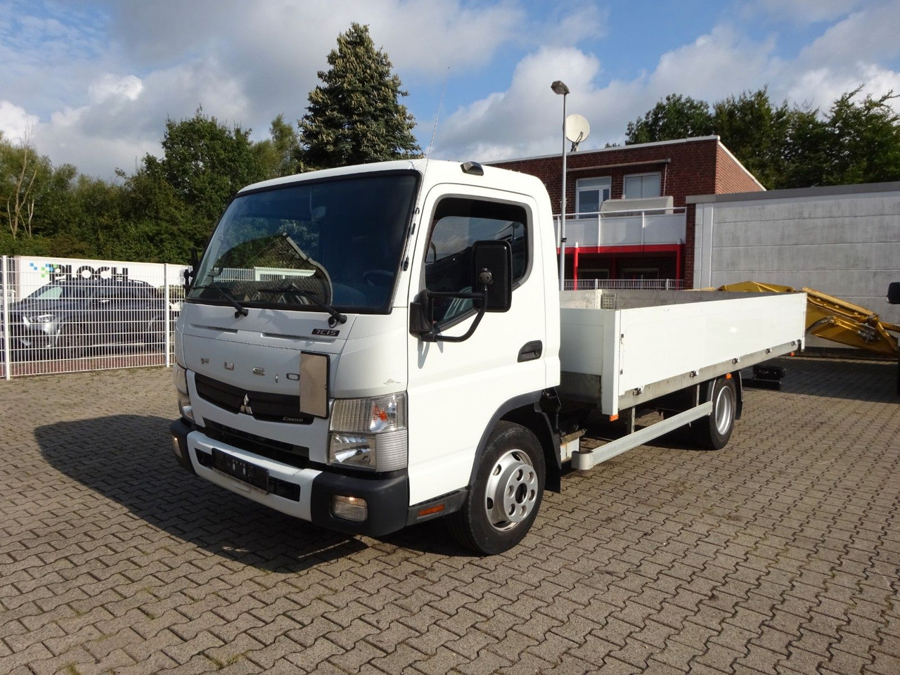 FUSO CANTER 7C15 Pritsche 4x2 - Flatbed van: picture 2 FUSO CANTER 7C15 Pritsche 4x2 - Flatbed van: picture 2