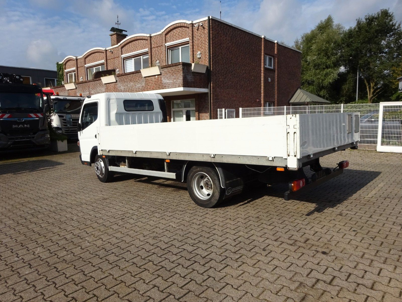 FUSO CANTER 7C15 Pritsche 4x2 - Flatbed van: picture 5 FUSO CANTER 7C15 Pritsche 4x2 - Flatbed van: picture 5