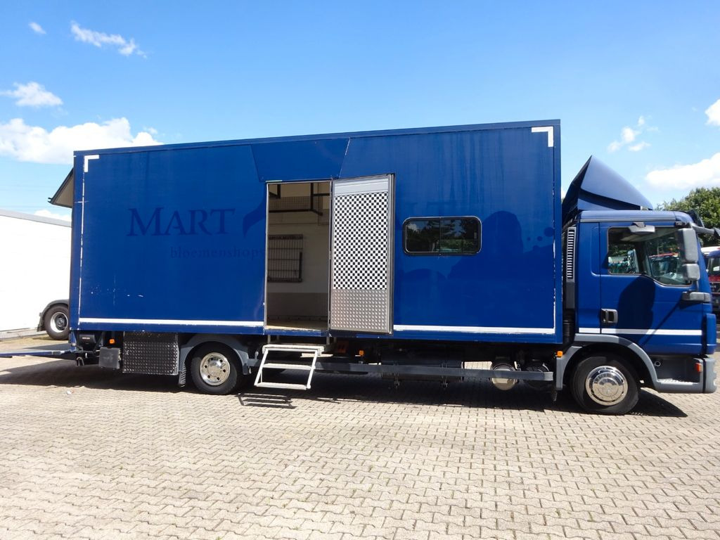 MAN 8.220 Koffer mit LBW als Wohnmobil ausgebaut 4x2 - Box truck: picture 1 MAN 8.220 Koffer mit LBW als Wohnmobil ausgebaut 4x2 - Box truck: picture 1