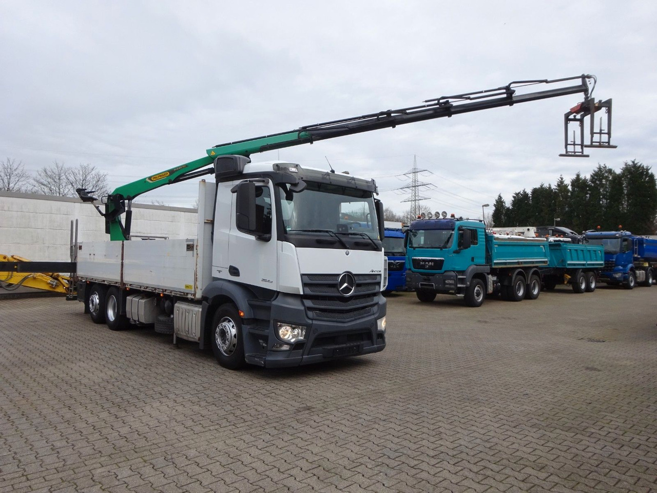 Mercedes-Benz 2543 Antos Baustoff +PK 26001  bis 20 m Auslage Mercedes-Benz 2543 Antos Baustoff +PK 26001  bis 20 m Auslage - Crane truck, Dropside/ Flatbed truck: picture 2 Mercedes-Benz 2543 Antos Baustoff +PK 26001  bis 20 m Auslage Mercedes-Benz 2543 Antos Baustoff +PK 26001  bis 20 m Auslage - Crane truck, Dropside/ Flatbed truck: picture 2