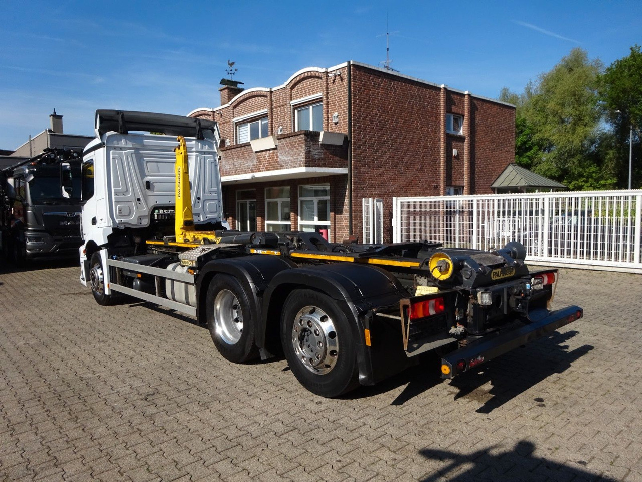 Hook lift truck Mercedes-Benz 2543 Antos PALFINGER Abroller: picture 8