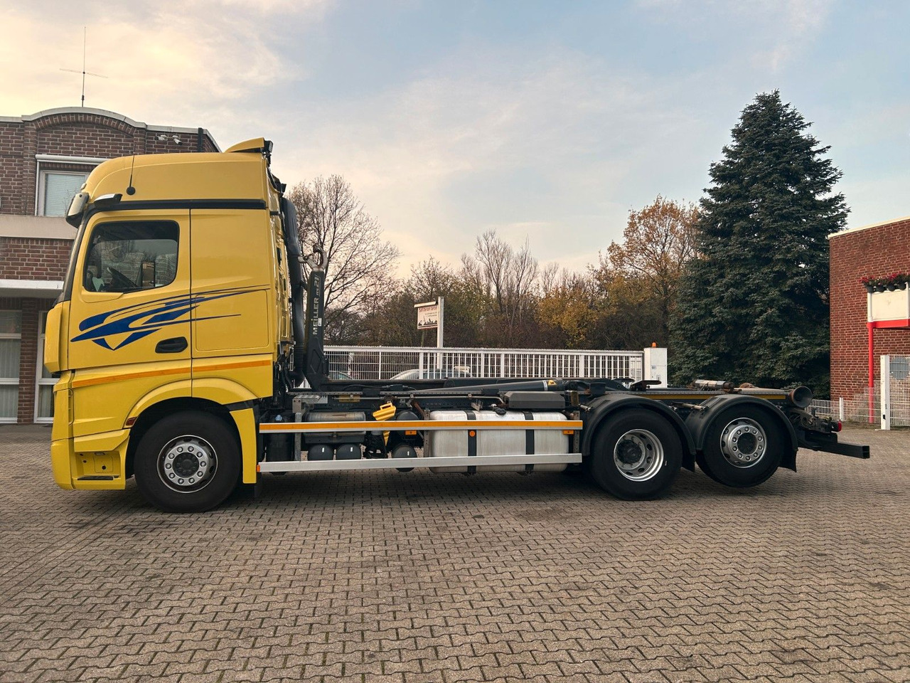 Mercedes-Benz 2545 Actros MEILLER Abroller 6x2 - Hook lift truck: picture 5 Mercedes-Benz 2545 Actros MEILLER Abroller 6x2 - Hook lift truck: picture 5