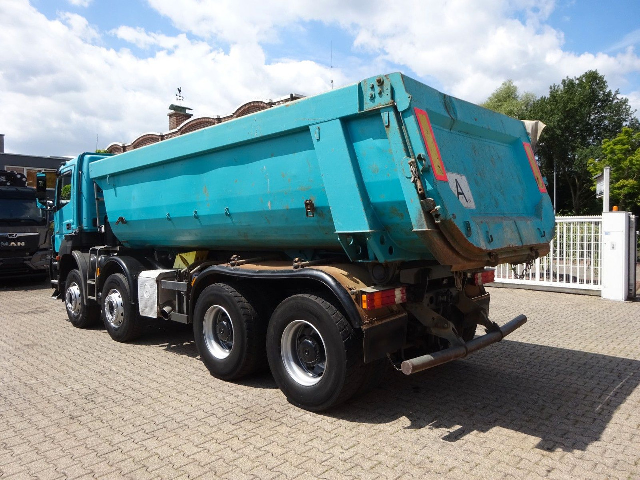 Mercedes-Benz 3240 Axor Muldenkipper 8x4 - Tipper: picture 5 Mercedes-Benz 3240 Axor Muldenkipper 8x4 - Tipper: picture 5