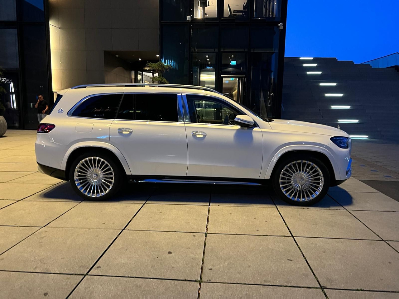 Mercedes-Benz GLS 600 Maybach 4Matic | 23 ZOLL | BURMESTER Mercedes-Benz GLS 600 Maybach 4Matic | 23 ZOLL | BURMESTER - SUV: picture 4 Mercedes-Benz GLS 600 Maybach 4Matic | 23 ZOLL | BURMESTER Mercedes-Benz GLS 600 Maybach 4Matic | 23 ZOLL | BURMESTER - SUV: picture 4