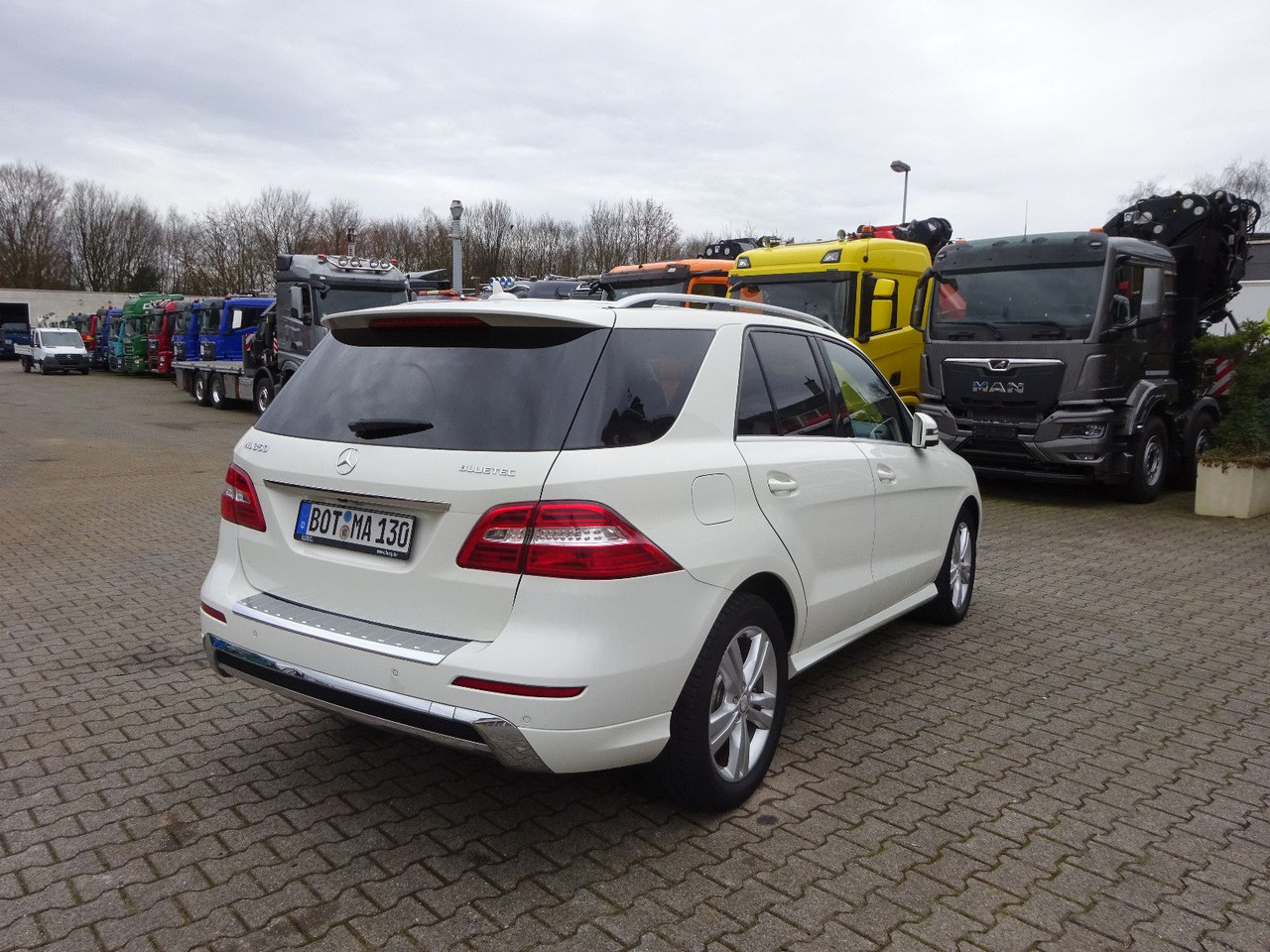 Mercedes-Benz ML 350 CDI BlueTec Mercedes-Benz ML 350 CDI BlueTec. AMG Paket - SUV: picture 5 Mercedes-Benz ML 350 CDI BlueTec Mercedes-Benz ML 350 CDI BlueTec. AMG Paket - SUV: picture 5