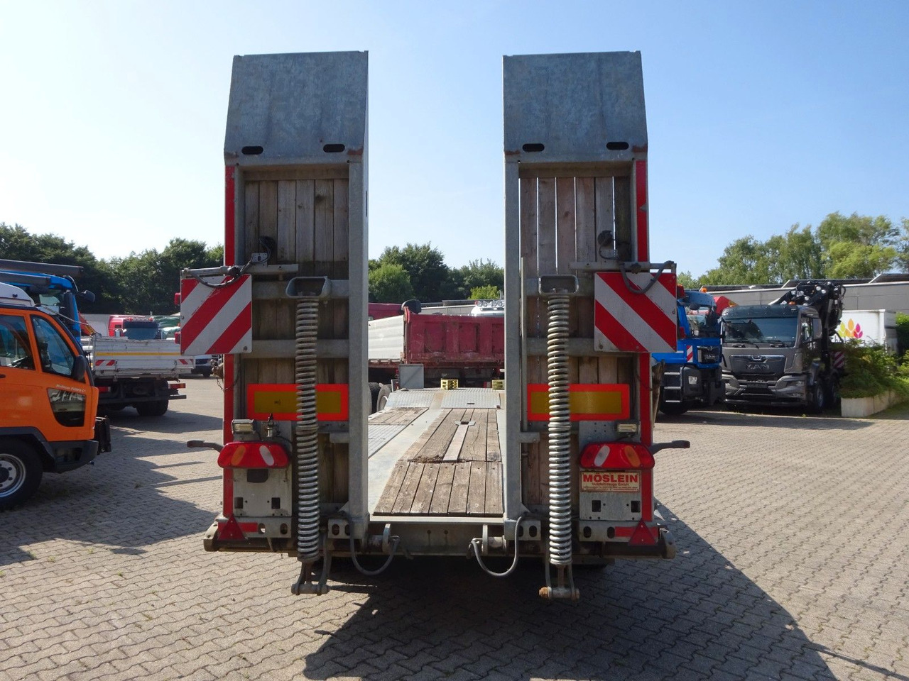 Low loader trailer Möslein Tieflader Anhänger mit 3 Achsen und Rampen: picture 6