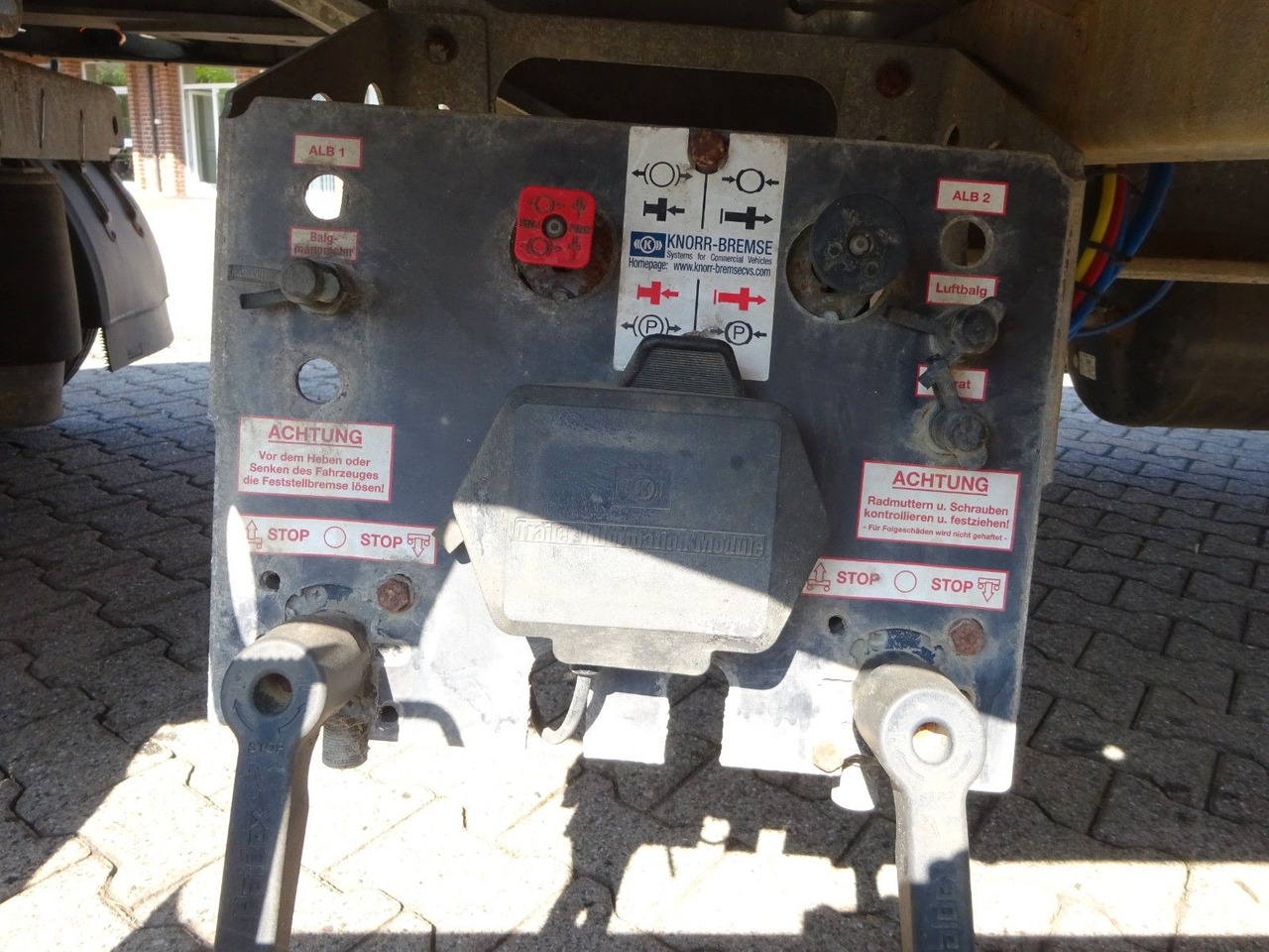 Low loader trailer Möslein Tieflader Anhänger mit 3 Achsen und Rampen: picture 14