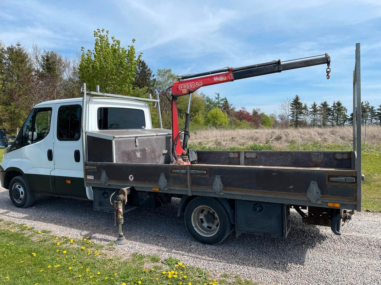 Iveco Daily Fahrgestell Doppelkabine 50 C *Crane* - Flatbed van, Combi van: picture 1 Iveco Daily Fahrgestell Doppelkabine 50 C *Crane* - Flatbed van, Combi van: picture 1