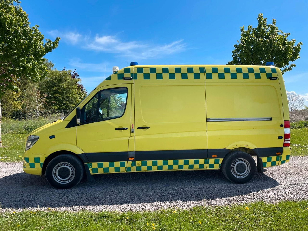 Mercedes-Benz Sprinter II Kasten 316 CDI Aut Ambulance* - Ambulance: picture 2 Mercedes-Benz Sprinter II Kasten 316 CDI Aut Ambulance* - Ambulance: picture 2