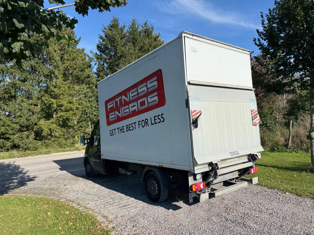 Renault Master III 2.3dCi box L:4,2 m x H:2,5m x B:2,2m - Flatbed van: picture 3 Renault Master III 2.3dCi box L:4,2 m x H:2,5m x B:2,2m - Flatbed van: picture 3