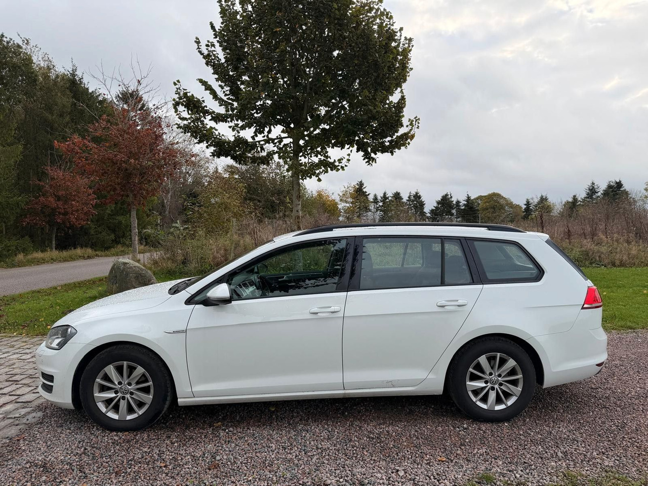 Volkswagen Golf VII Trendline BlueMotion - Station wagon: picture 2 Volkswagen Golf VII Trendline BlueMotion - Station wagon: picture 2