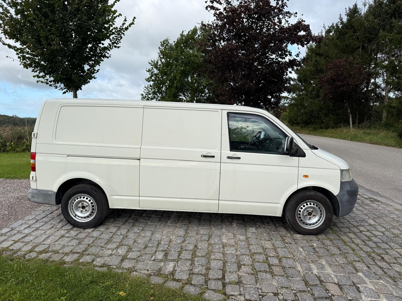 Volkswagen T5 Transporter 2.5 TDI Kasten lang - Small van: picture 5 Volkswagen T5 Transporter 2.5 TDI Kasten lang - Small van: picture 5