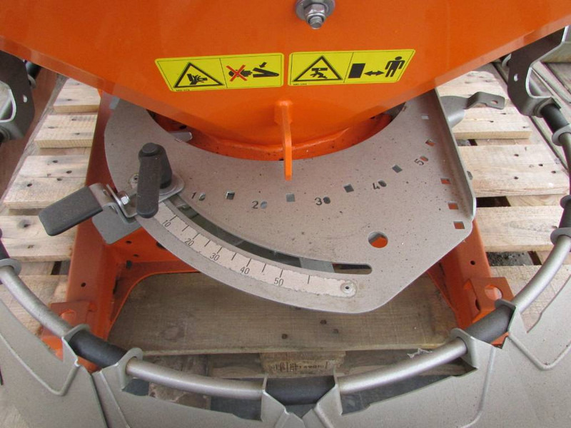 AMAZONEN Werke E+S H 300 - Sand/ Salt spreader for Construction machinery: picture 4 AMAZONEN Werke E+S H 300 - Sand/ Salt spreader for Construction machinery: picture 4