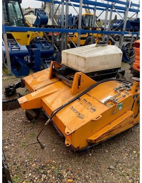 Bema 40 Classic 2050 Kehrbesen 2.200 EUR - Attachment for Construction machinery: picture 4 Bema 40 Classic 2050 Kehrbesen 2.200 EUR - Attachment for Construction machinery: picture 4