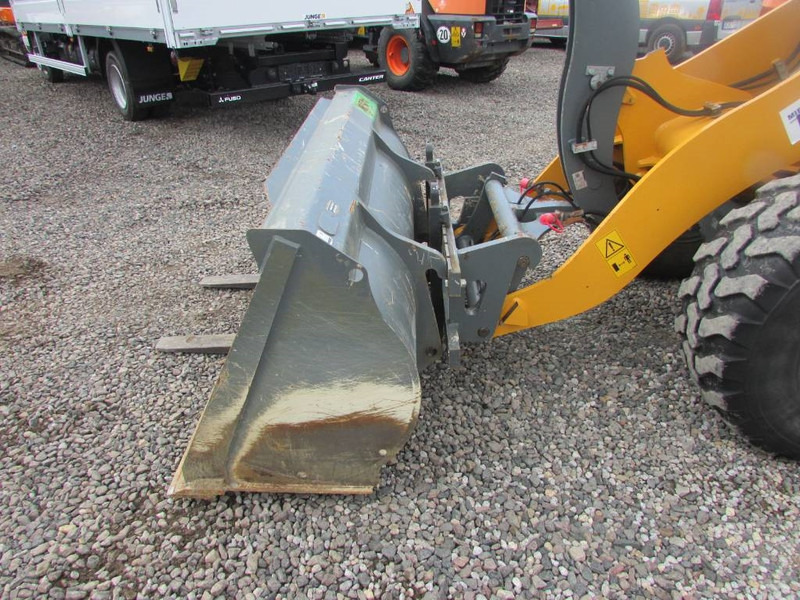 Liebherr L 506 Compact Radlader L506 40.000 EUR - Wheel loader: picture 3 Liebherr L 506 Compact Radlader L506 40.000 EUR - Wheel loader: picture 3