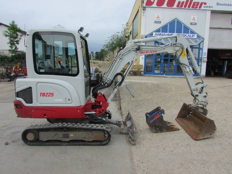 Takeuchi TB225 V3 Minibagger 35.500 EUR net - Mini excavator: picture 1 Takeuchi TB225 V3 Minibagger 35.500 EUR net - Mini excavator: picture 1