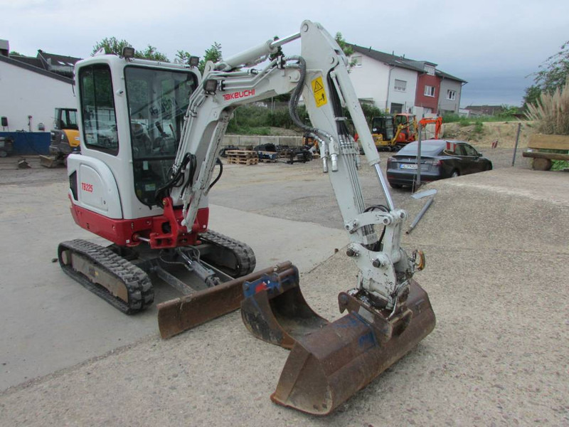 Takeuchi TB225 V3 Minibagger 35.500 EUR net - Mini excavator: picture 2 Takeuchi TB225 V3 Minibagger 35.500 EUR net - Mini excavator: picture 2