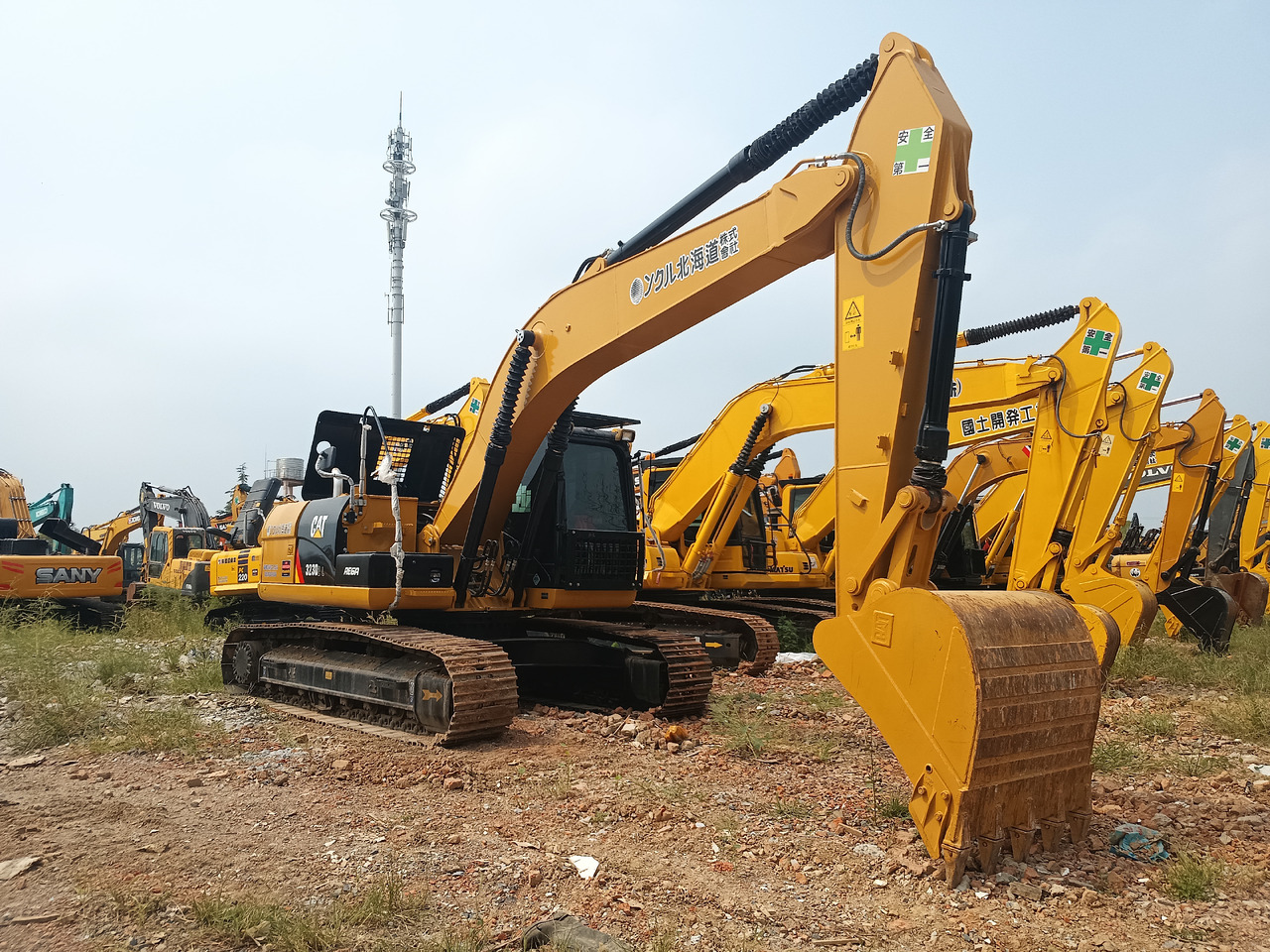 CATERPILLAR 323D2L - Crawler excavator: picture 2 CATERPILLAR 323D2L - Crawler excavator: picture 2