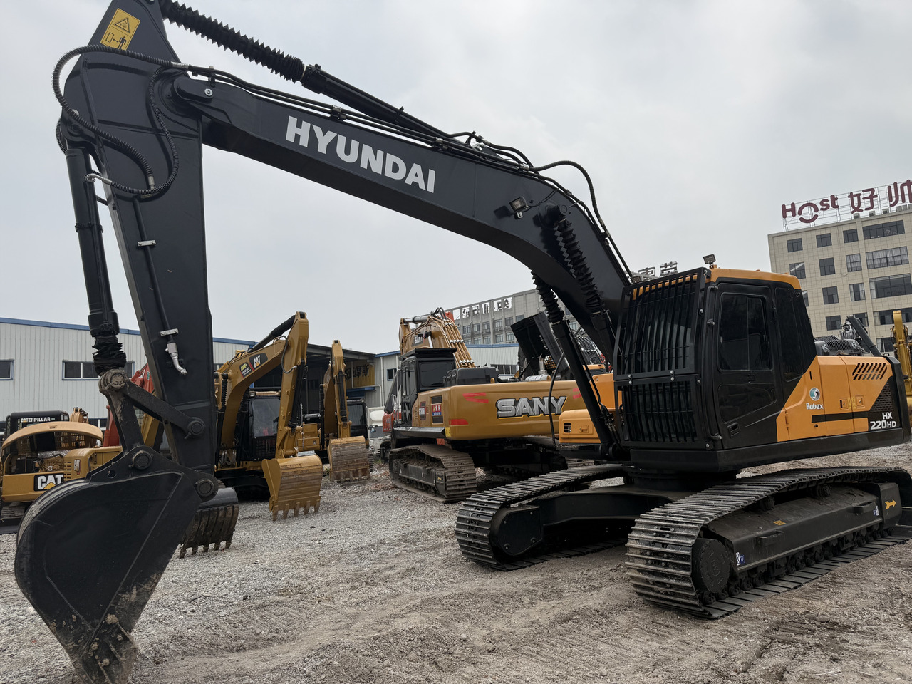HYUNDAI HX220HD - Crawler excavator: picture 2 HYUNDAI HX220HD - Crawler excavator: picture 2