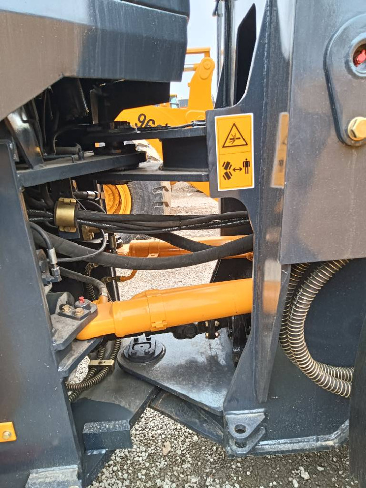 Wheel loader Liugong 835: picture 6