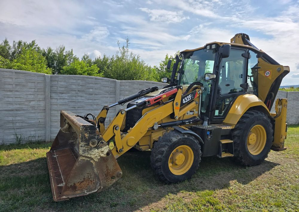 Caterpillar - Backhoe loader: picture 1 Caterpillar - Backhoe loader: picture 1