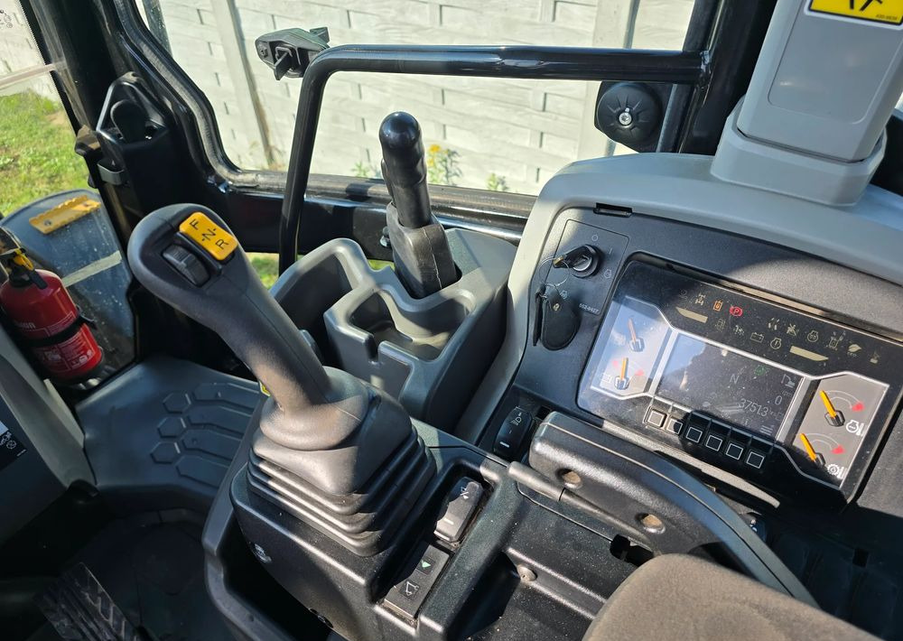 Backhoe loader Caterpillar: picture 6