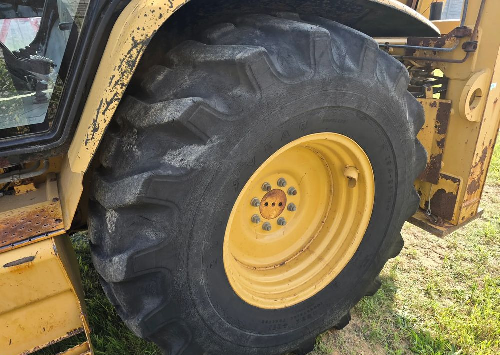 Backhoe loader Caterpillar: picture 17