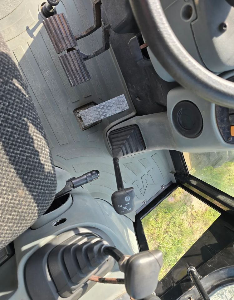 Backhoe loader Caterpillar: picture 10