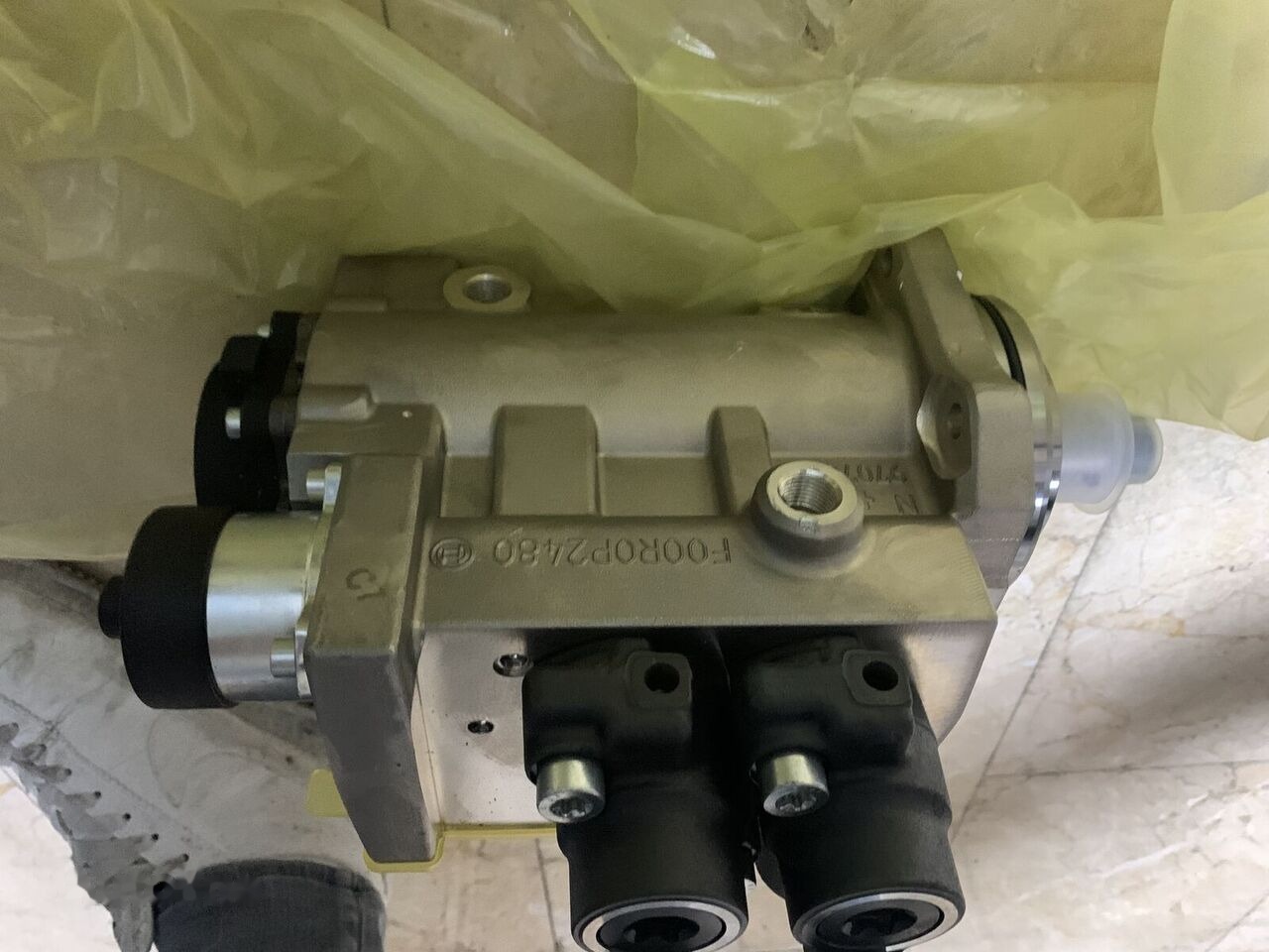 Bosch Mercedes-Benz - Fuel pump for Truck: picture 2 Bosch Mercedes-Benz - Fuel pump for Truck: picture 2