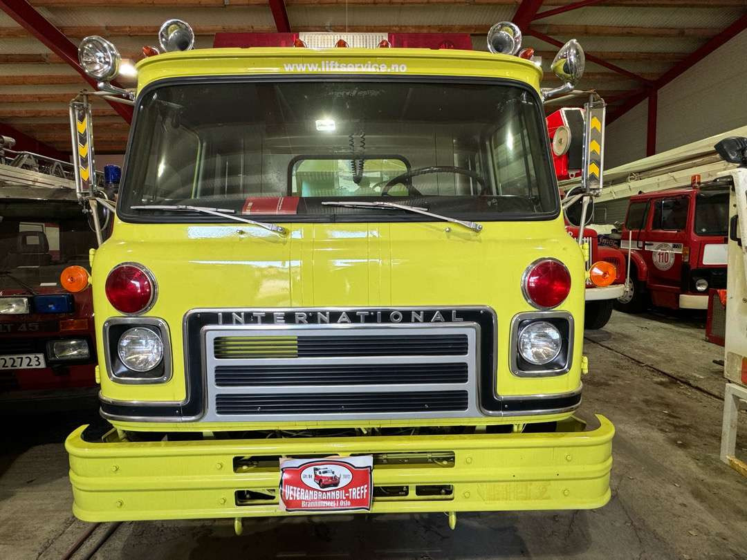 1975 International Cargostar 1910B Firetruck - Fire truck: picture 2 1975 International Cargostar 1910B Firetruck - Fire truck: picture 2