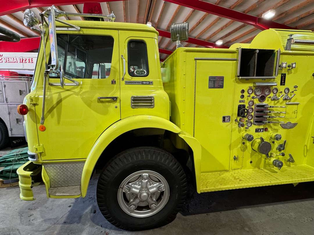 1975 International Cargostar 1910B Firetruck - Fire truck: picture 4 1975 International Cargostar 1910B Firetruck - Fire truck: picture 4