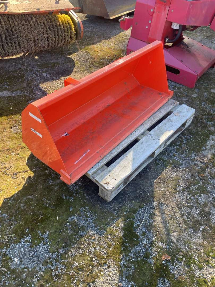 Kubota B1625 skuffe - Attachment: picture 1 Kubota B1625 skuffe - Attachment: picture 1