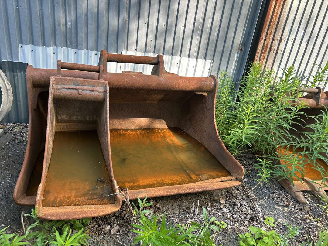 Pusse skuffe Volume 1100 MST Hardox. S70 feste - Attachment for Construction machinery: picture 2 Pusse skuffe Volume 1100 MST Hardox. S70 feste - Attachment for Construction machinery: picture 2