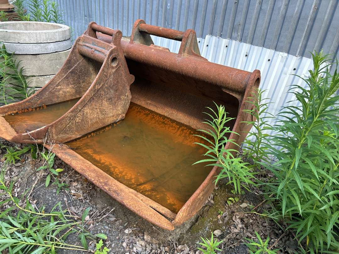 Pusse skuffe Volume 1100 MST Hardox. S70 feste - Attachment for Construction machinery: picture 1 Pusse skuffe Volume 1100 MST Hardox. S70 feste - Attachment for Construction machinery: picture 1