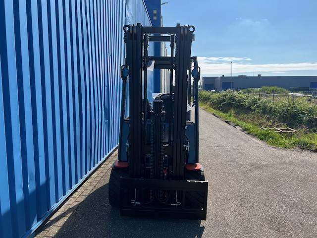 Toyota Traigo 80 - Electric forklift: picture 5 Toyota Traigo 80 - Electric forklift: picture 5