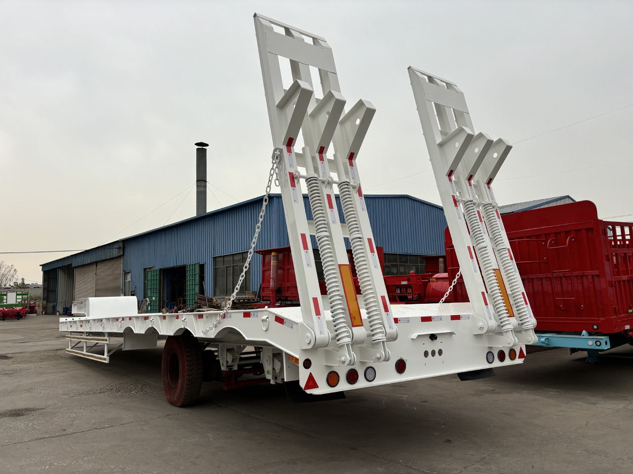 - Low loader semi-trailer: picture 5 - Low loader semi-trailer: picture 5