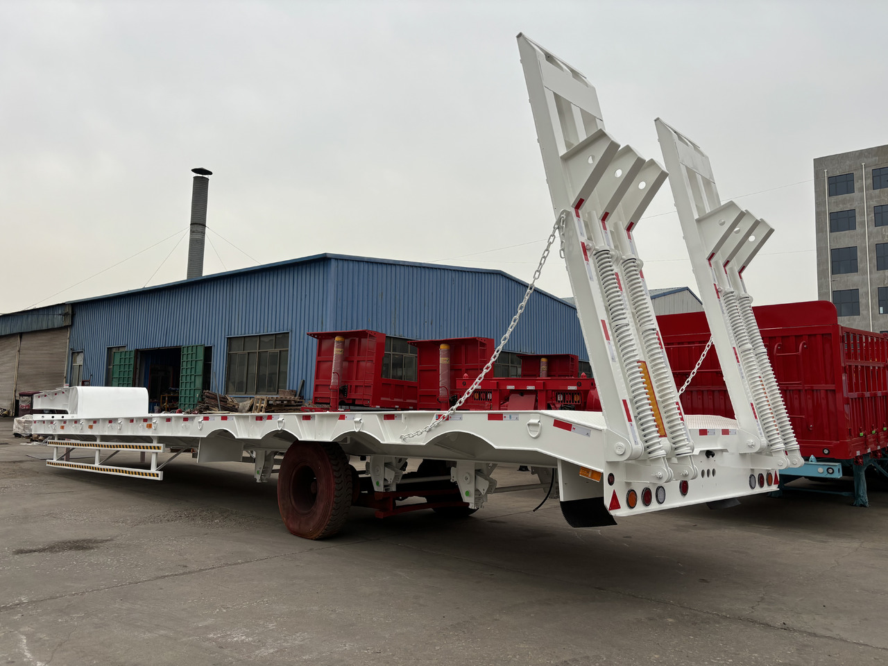 - Low loader semi-trailer: picture 3 - Low loader semi-trailer: picture 3