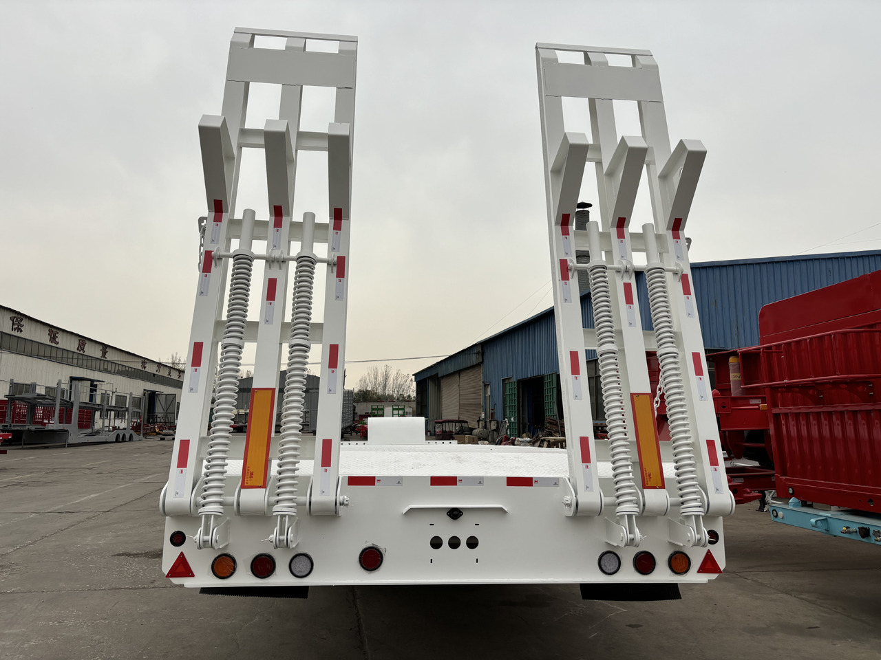 - Low loader semi-trailer: picture 4 - Low loader semi-trailer: picture 4