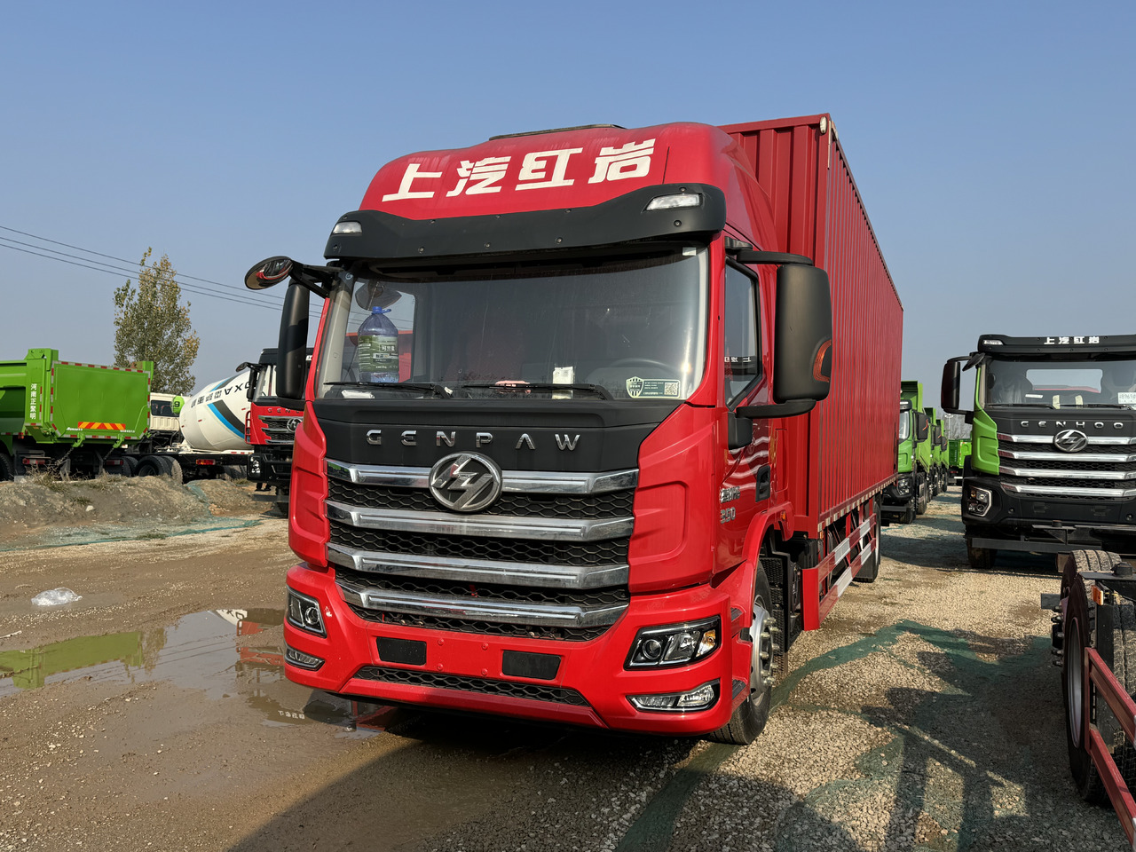 HONGYAN HEAVY TRUCK - Box truck: picture 2 HONGYAN HEAVY TRUCK - Box truck: picture 2