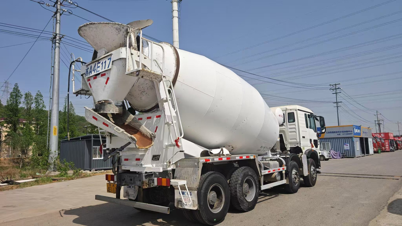 HOWO - Concrete mixer truck: picture 3 HOWO - Concrete mixer truck: picture 3