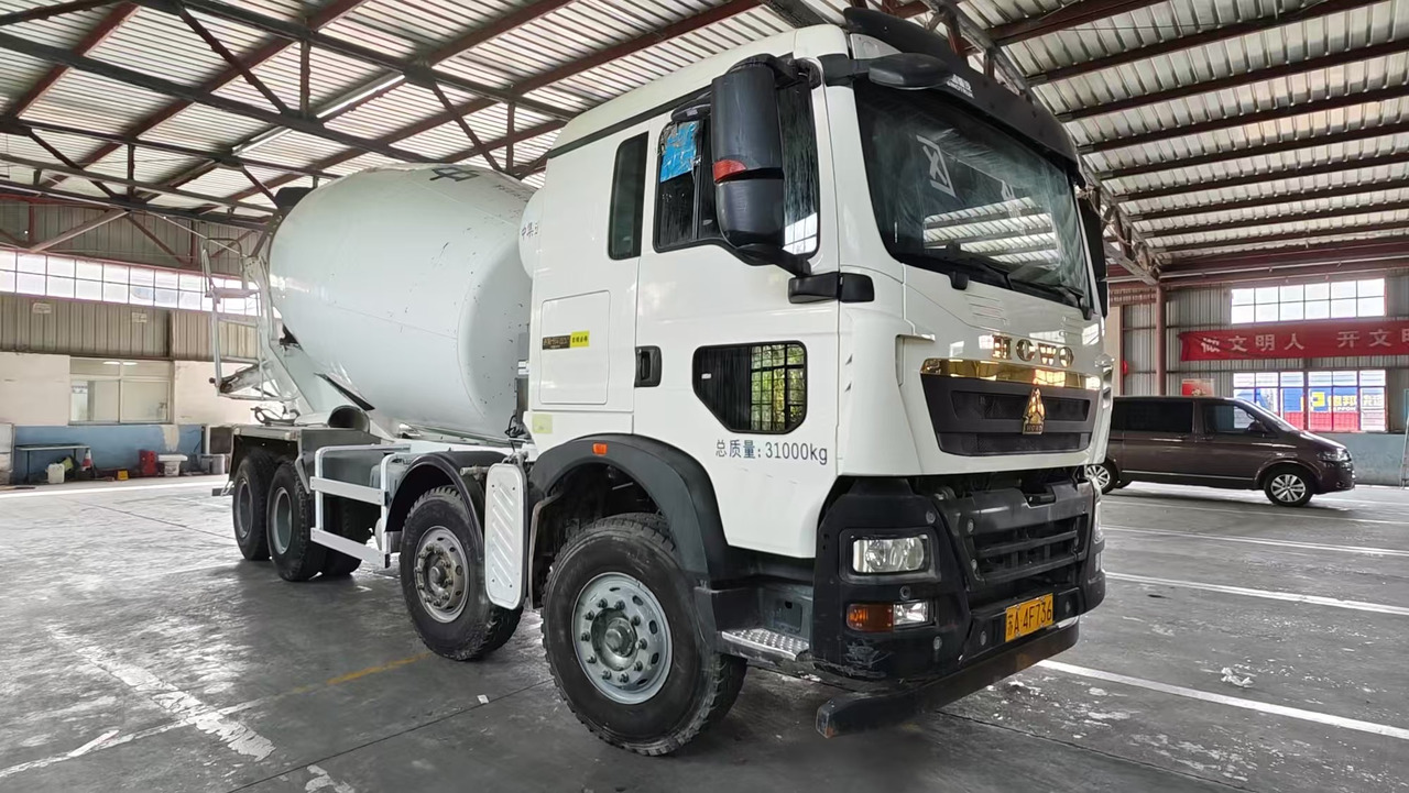 HOWO - Concrete mixer truck: picture 2 HOWO - Concrete mixer truck: picture 2