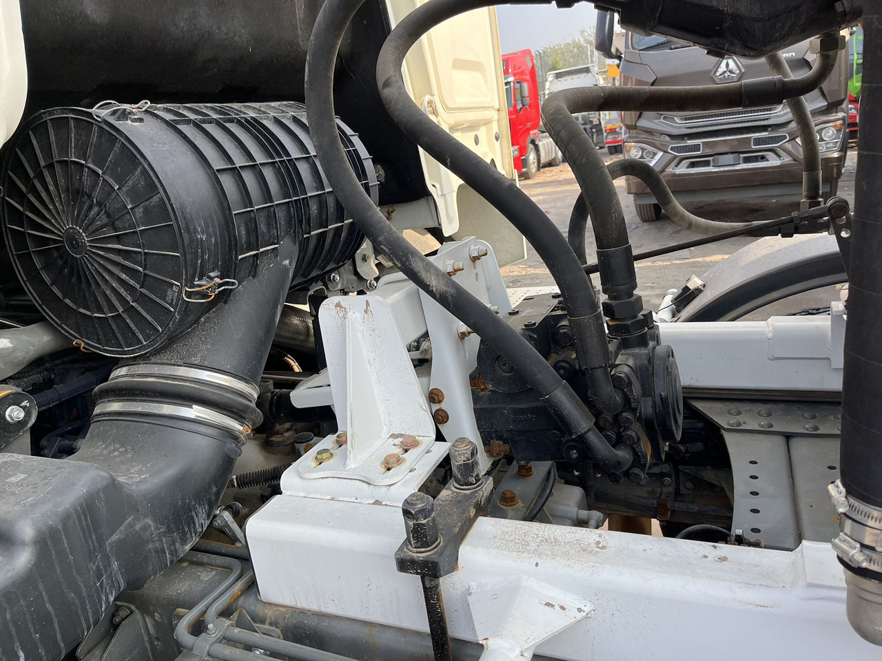 New Concrete mixer truck HOWO 混凝土搅拌车: picture 7