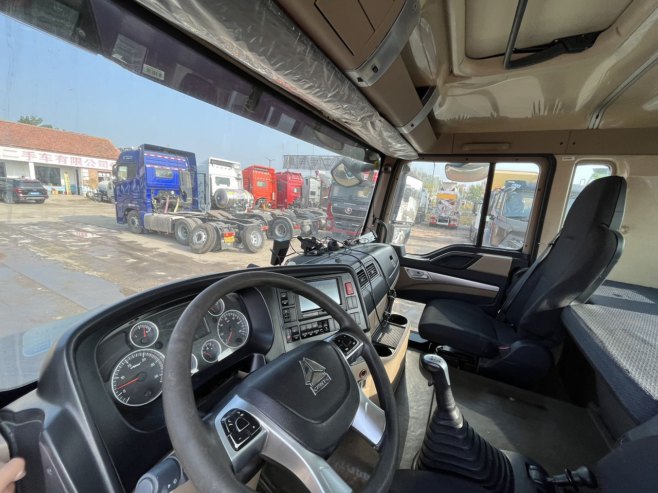 New Concrete mixer truck HOWO 混凝土搅拌车: picture 8
